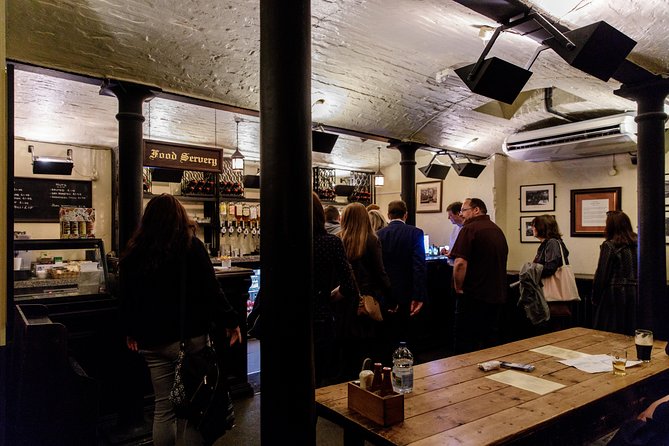 London Small Group Tour of Historical Pubs - Fleet Street: where journalists and authors came for gin and gossip
