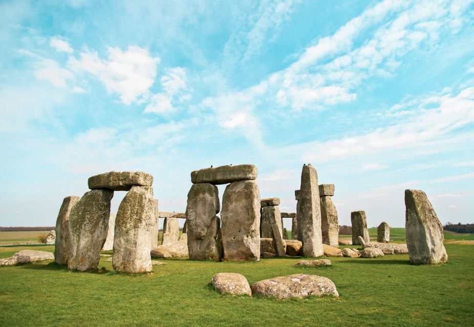 London: Stonehenge, Windsor, and Bath Day Trip by Bus - Bath’s River Avon Glow: Abbey, Bridge, and UNESCO Old Town Energy
