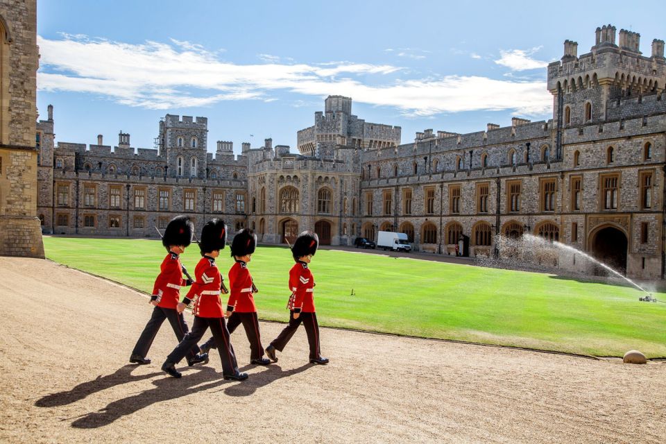 London: Stonehenge, Windsor Castle, Bath, Lacock & Pub Lunch - A Long Day, Three Big Names: Windsor, Stonehenge, Bath