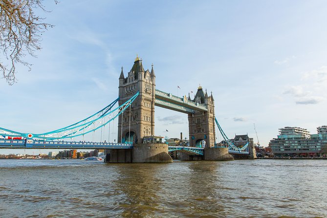 London Tootbus Hop on Hop off Bus Tour and Thames River Cruise - Tower of London and the Thames: where the cruise fits best