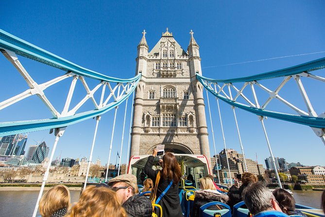 London Tootbus Hop on Hop off Bus Tour and Thames River Cruise - Westminster and the Parliament zone: seeing power without getting lost