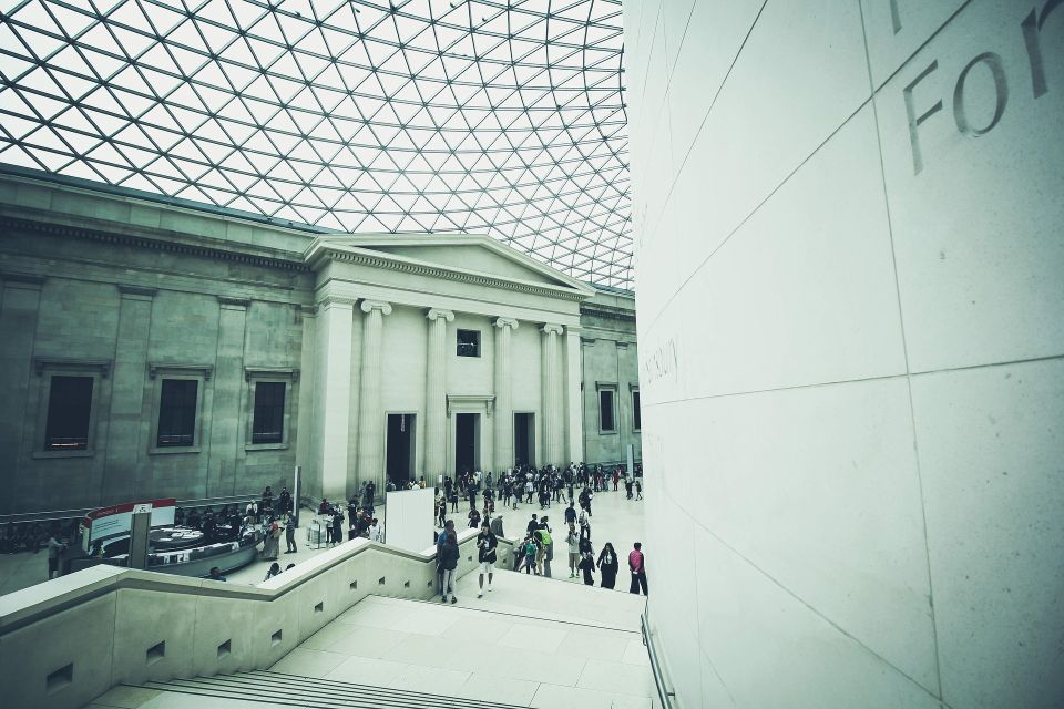 London: Tour of the British Museum - Entrance courtyard to first hall: the museum sets the tone fast