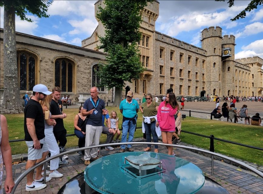London: Tower of London Guided Tour with Boat Ride - The Thames River Cruise ticket: London landmarks without the walking fatigue