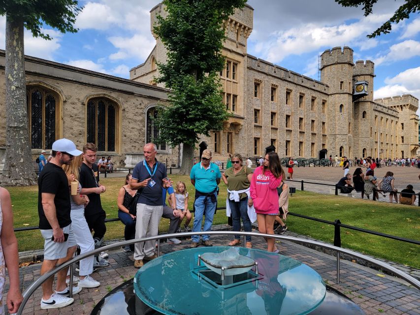 London: Tower of London Tour with Crown Jewels & Beefeaters - Free time after the tour: White Tower and Medieval Palace at your pace