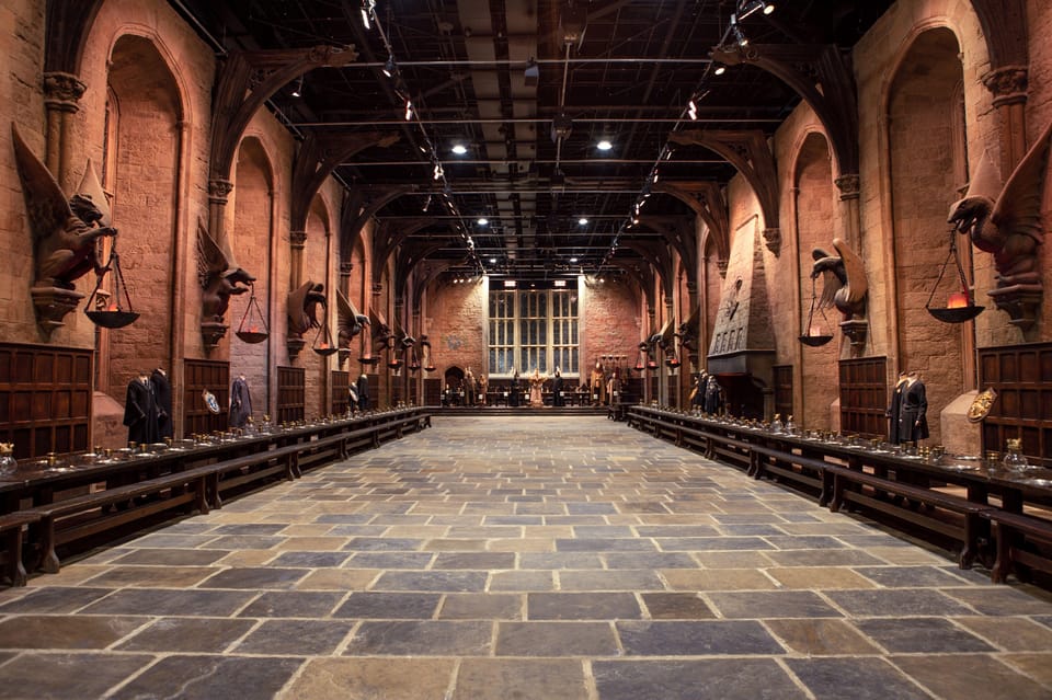 London: Warner Bros. Studio Harry Potter Tour with Transfers - Platform 9¾ and the Hogwarts Express Photo Moment