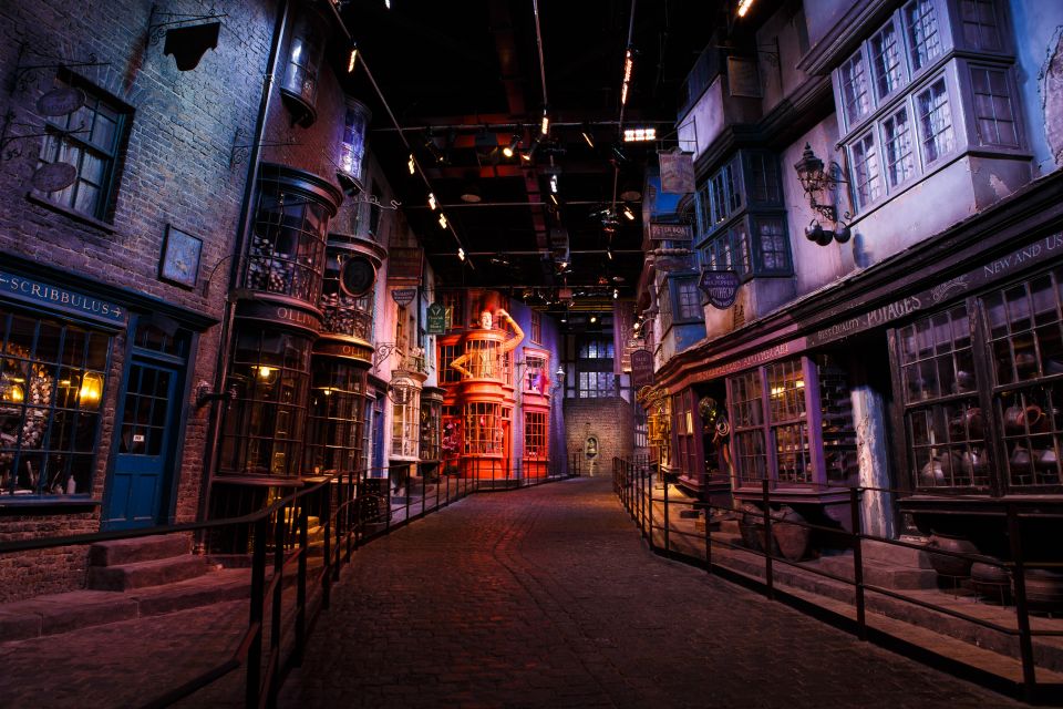 London: Warner Bros. Studio Tour and River Thames Cruise - A one-day combo that mixes fantasy sets with real London views