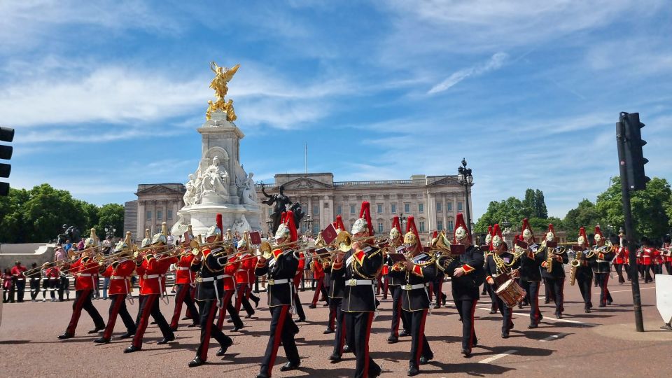 London: Westminster and Changing of the Guard Tour - 10 Downing Street photo stop: quick, but timed for the route