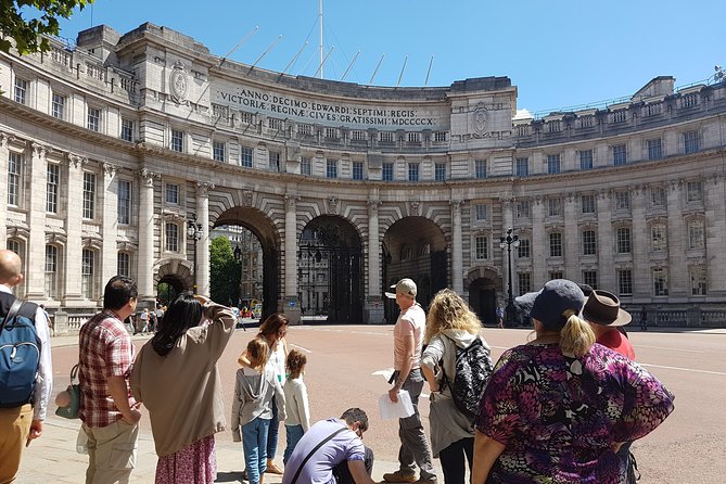 London's Palaces & Parliament Tour (See Over 20+ London Top Sights) - Big Ben, Downing Street, and the Parliament Square pause