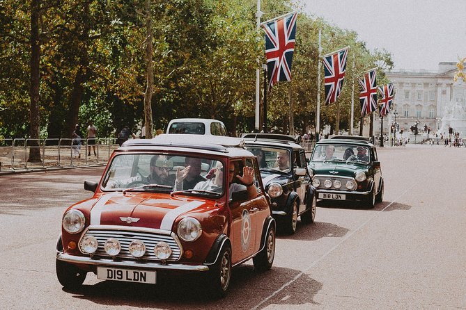 Private Panoramic Tour of London in a Classic Car - The famous cathedral and London’s government center in one hit