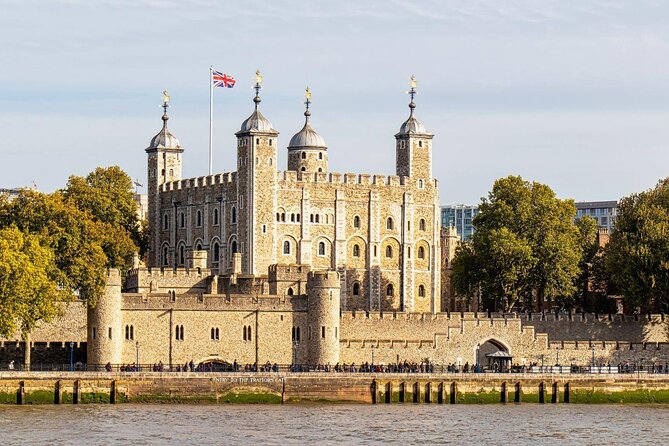 Private Tour: Black Taxi Tour of London - St. James’s Palace: The Smaller Stop That Sets the Scene