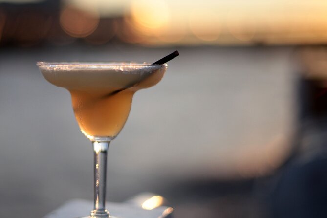 River Thames Evening Cruise with Sparkling wine and Canapés - Comfort and the deck choice: where you’ll actually spend your time