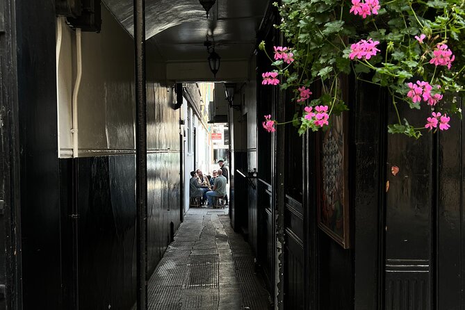 Royal Historic Pubs Walking Guided Tour in London - Included vs Not Included: What You’ll Pay for on the Spot