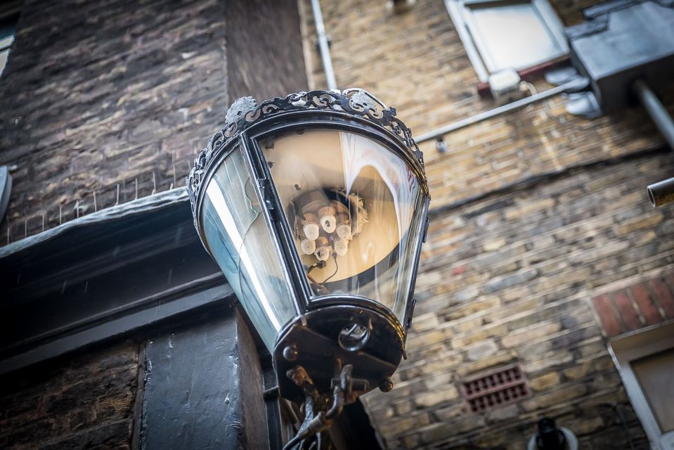Secrets of London Walking Tour - Finding the Duke of Wellington’s nose (and rubbing the seven)