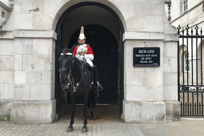 Skip the Line Tower of London & Westminster Tour and River Cruise - Buckingham Palace and guard viewing: what you can realistically catch
