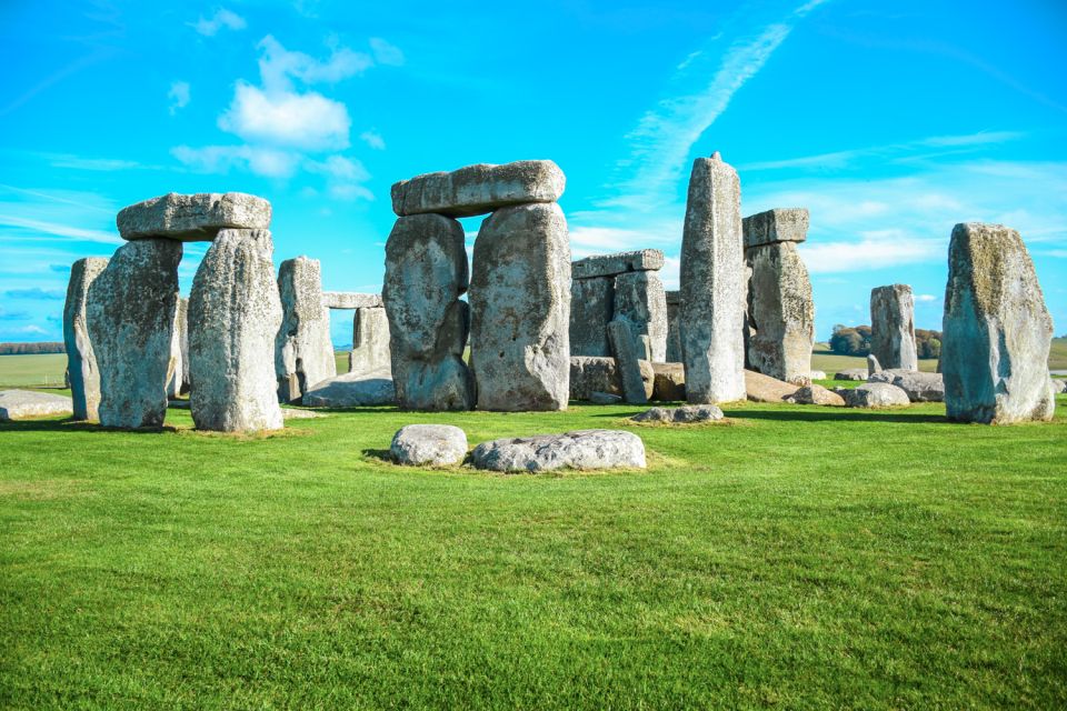 Stonehenge & Bath: Full-Day Coach Tour from London - Entering Stonehenge: what your 105 minutes is really for