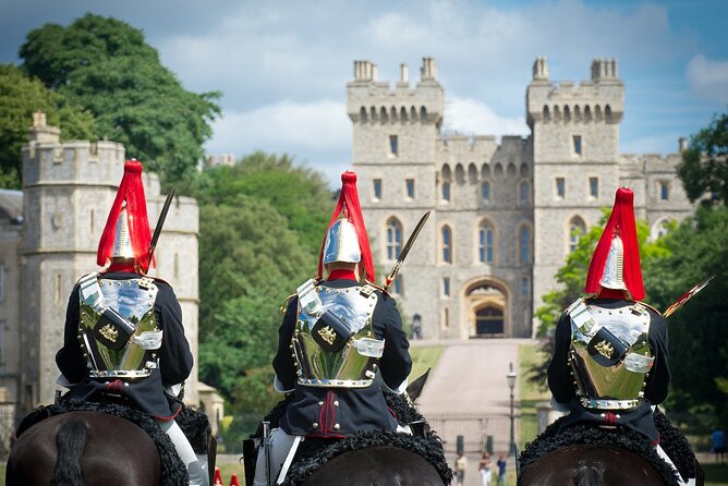 Stonehenge, Windsor Castle, and Bath from London - The luxury coach: comfort, charging, and why the timing matters