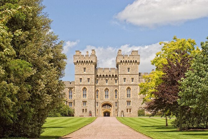 Stonehenge, Windsor Castle and Bath with Pub Lunch in Lacock - A 12.5-hour coach day: what the flow really feels like