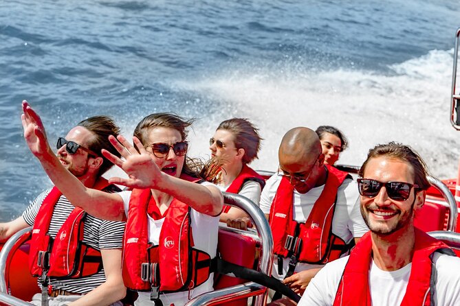 Thames High-Speed Zone Speedboat in London - Safety and comfort: lifejackets, moderate fitness, and who this is best for