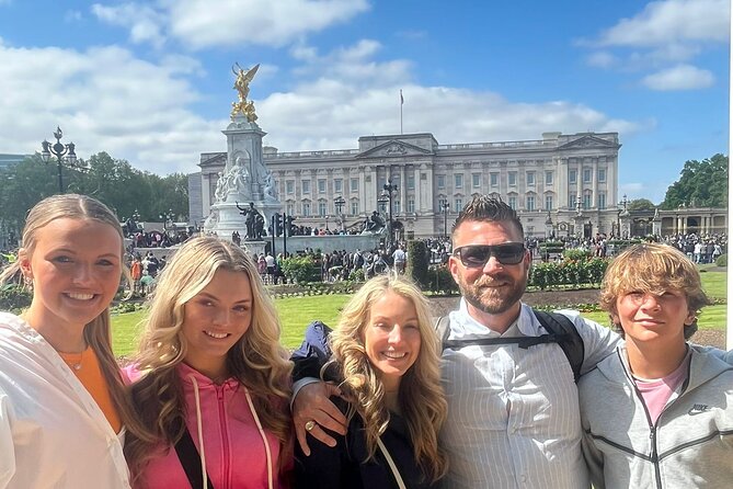 The Ultimate 6-hour Private Tour of London in an Iconic Black Cab - Westminster: the “power loop” from royal residence to Parliament