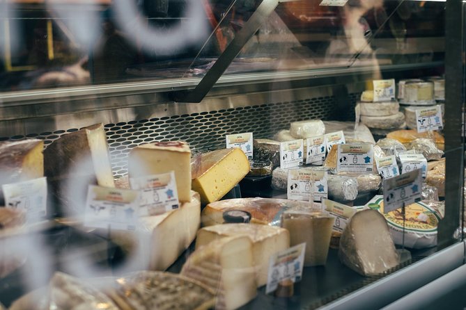 Ultimate London Cheese Crawl : Guided Food Tour - Mayfair to first tastings: Stilton and the “get your bearings” walk