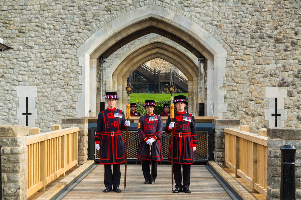 Ultimate Tower of London, Beefeater Welcome & Crown Jewels - The Jewel House and Crown Jewels: how to make 30 minutes count