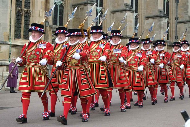 VIP Early Access: Opening Ceremony Tower of London & Bridge Entry - Meeting at Tower Hill Tram and the pace of a 3.5-hour tour