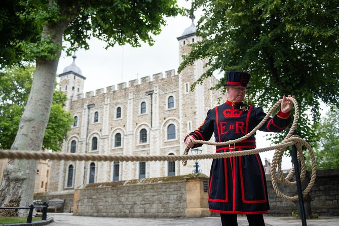 VIP Tower of London and Crown Jewels Tour with Private Beefeater Meet & Greet - VIP Timing at the Tower: Beating Crowds Starts Before 10AM