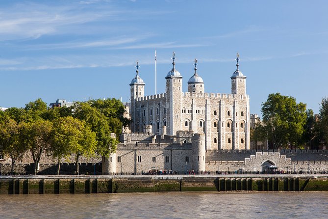 VIP Tower of London and Crown Jewels Tour with Private Beefeater Meet & Greet - White Tower and Royal Armouries: Royal Armor and the Line of Kings