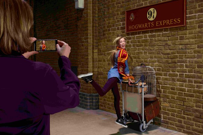 Warner Bros. Studio Tour London - The Making of Harry Potter and Oxford Day Trip - Gloucester Road at 7:30 am: the day’s rhythm on a coach