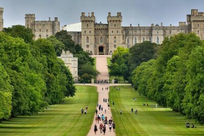 Windsor Castle Half Day Trip from London by Luxury Coach - The coach ride to Windsor: comfort plus onboard stories