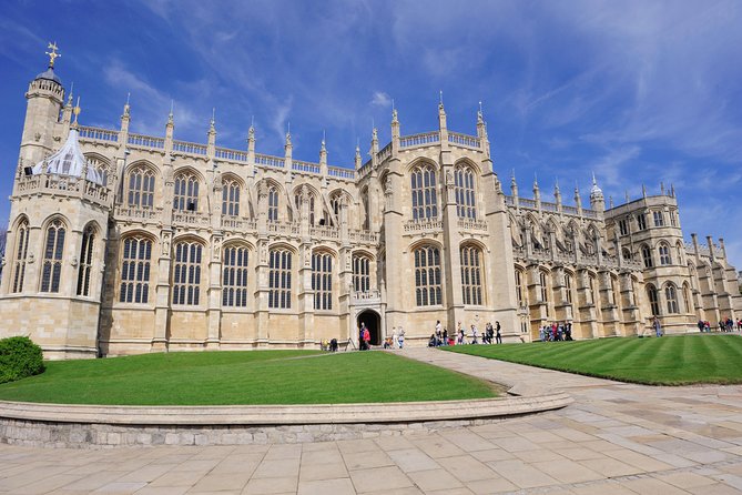 Windsor Castle Half Day Trip from London by Luxury Coach - Windsor town and what you can realistically fit in