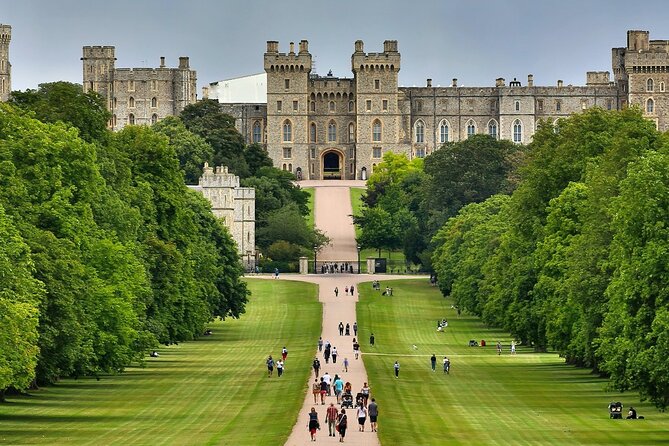 Windsor Castle Half Day Trip from London by Luxury Coach - The coach ride to Windsor: comfort plus onboard stories