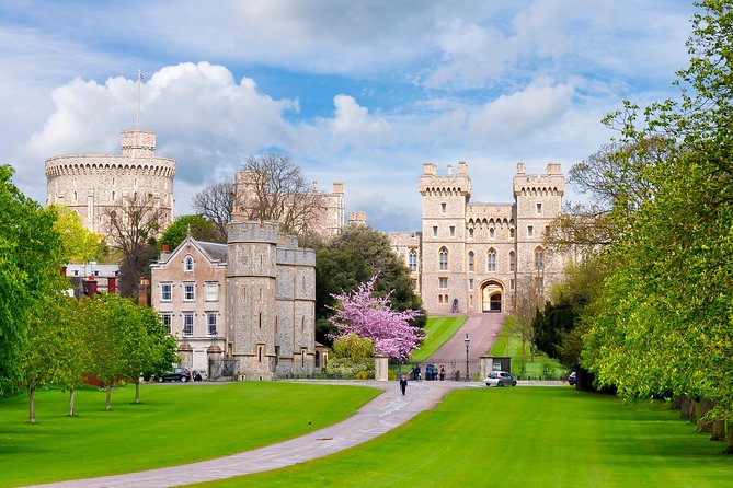 Windsor Castle, Stonehenge and Oxford Day Guided Tour from London - Windsor Castle at Windsor Castle time: State Apartments and St George’s Chapel